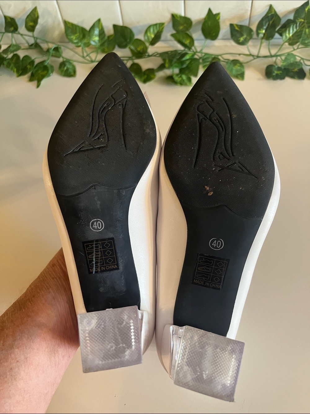 Elegant Women's Pointed-Toe Bow Pumps in white. Size 8 1/2. Worn once. - Picture 4 of 4